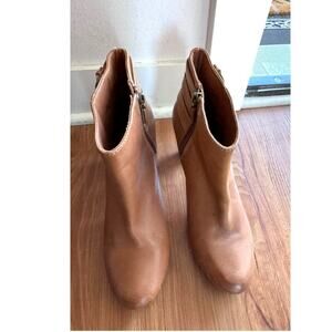 Clarks Artisan Tan Leather Ankle Booties 9M Block Heel Zip Up Classic Style